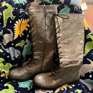 Dirty laundry size 8.5 silvery boots